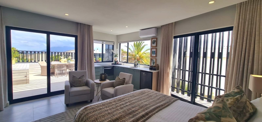 10 Bedroom Property for Sale in Bloubergstrand Western Cape